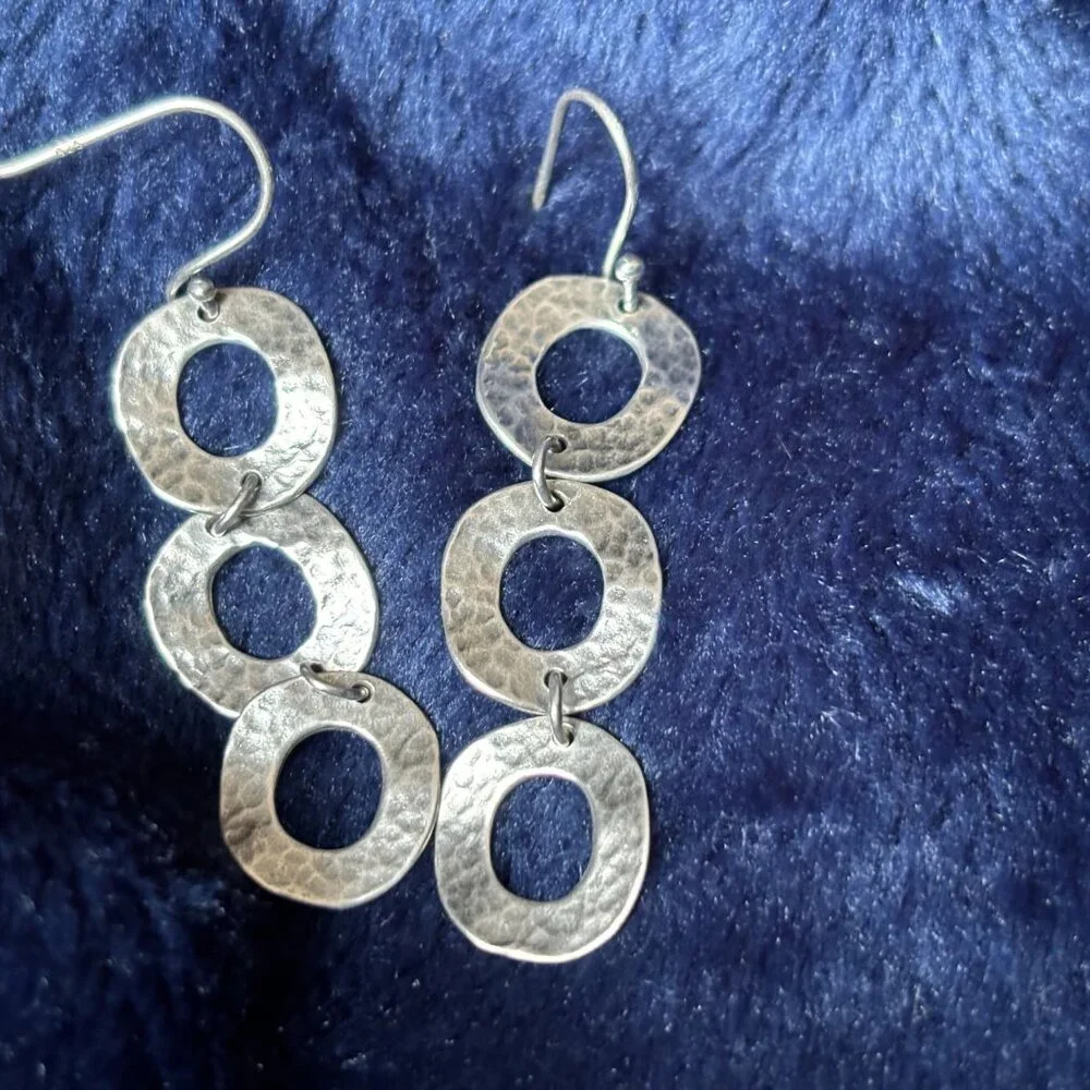 Silpada Earrings W1861 Hammered Triple Ring Circle Dangle - Picture 2 of 2